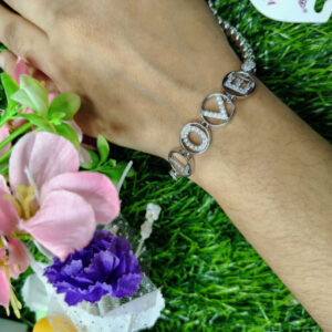 Stylish Women's Metal Bracelets - Unique Shapes for Everyday Elegance