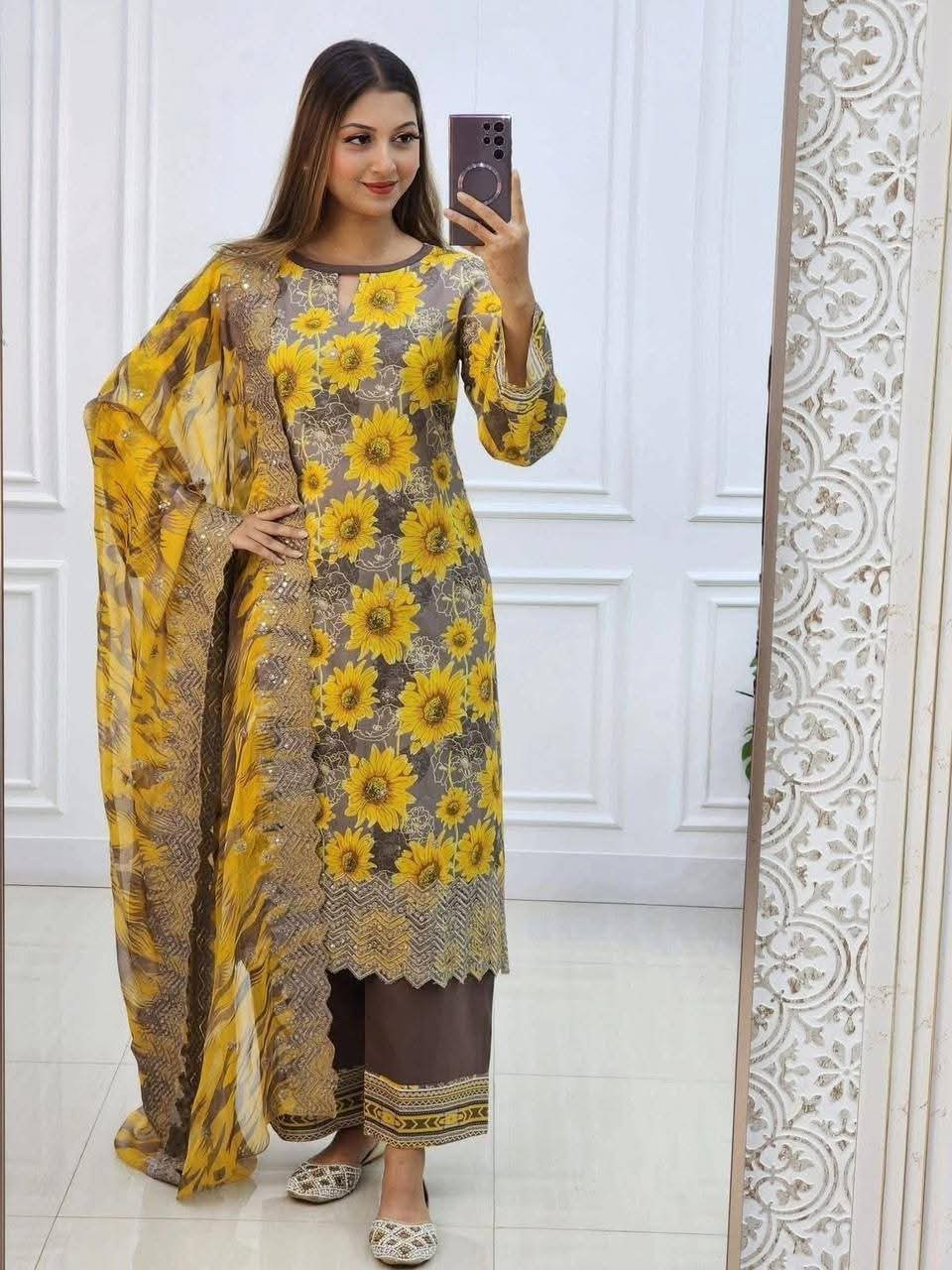 Three-Piece Digital Print Set – Stylish and Versatile Outfit % Three-Piece Digital Print Set – Stylish and Versatile Home Decor