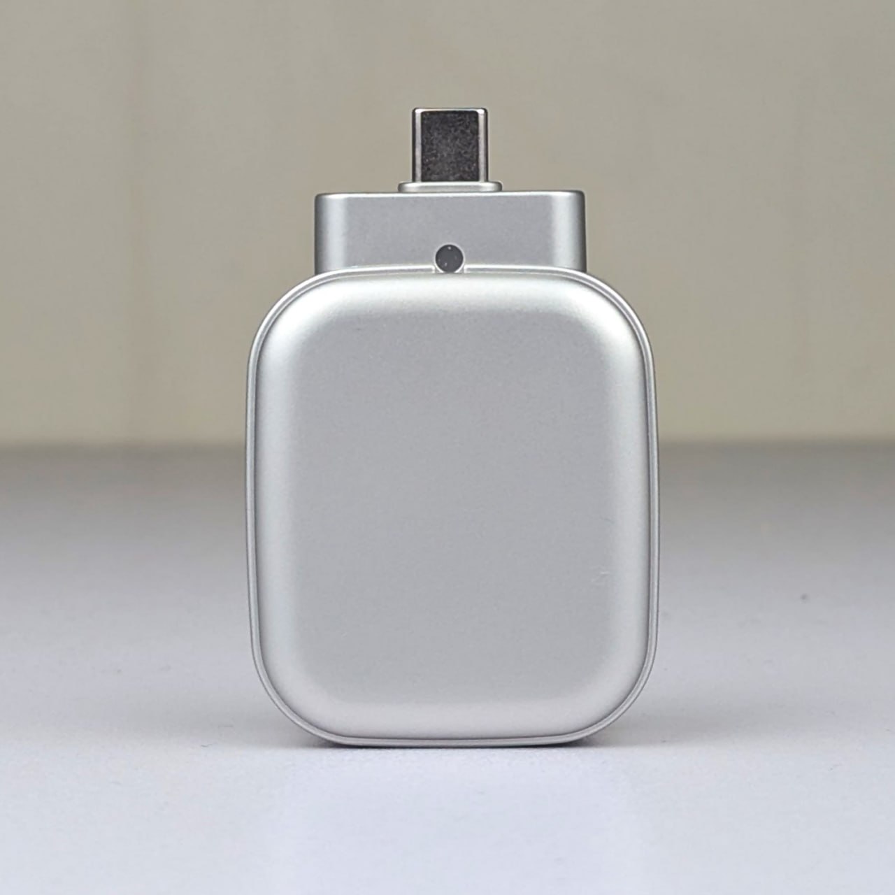 Type-C Charging Protector with Auto Power Cut-Off – X-01 Full Charge Separator % Type-C Charging Protector with Auto Power Cut-Off – X-01 Full Charge Separator