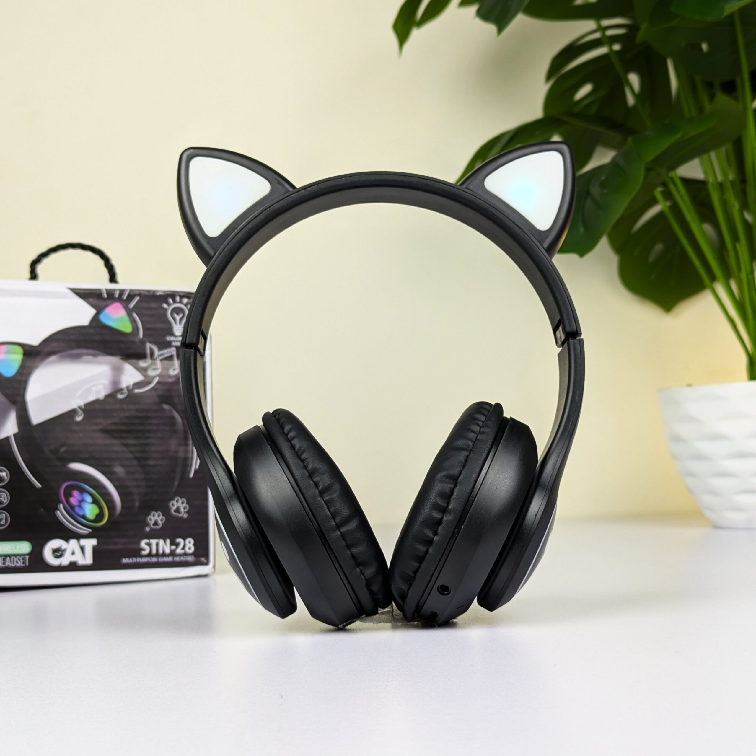 Wireless Bluetooth Headphones - CAT STN-28 Stylish Over-Ear Headset % Wireless Bluetooth Headphones - CAT STN-28 Stylish Over-Ear Headset
