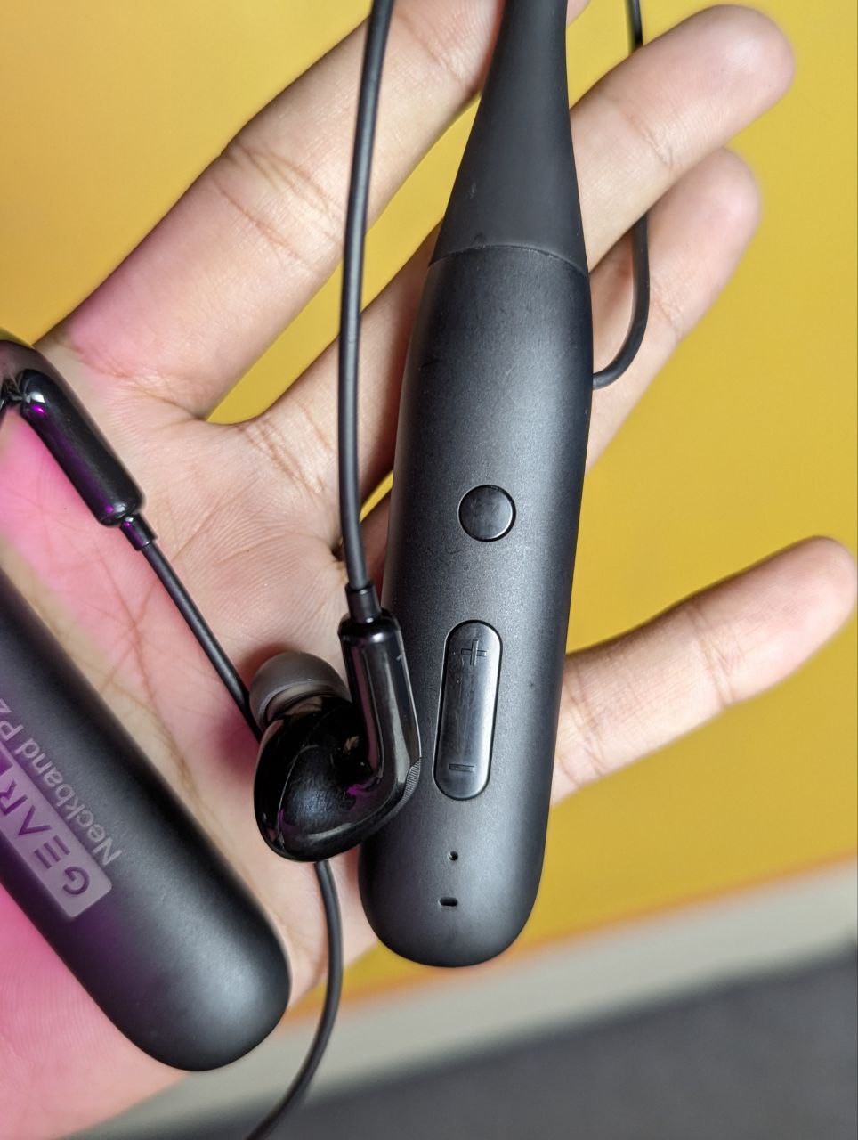 Wireless Neckband Headphones – GearUP P2 in Sleek Black Design % Wireless Neckband Headphones – GearUP P2 in Sleek Black Design